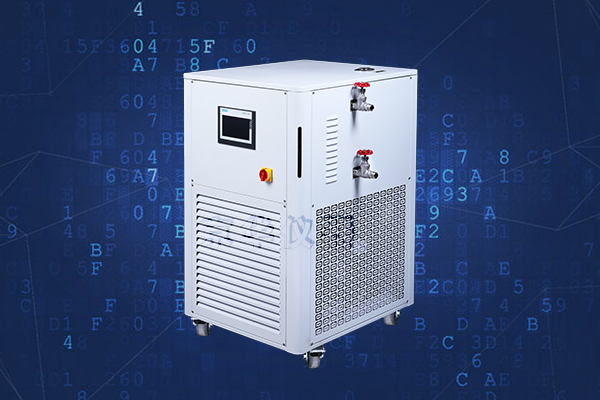 小型高低溫循環(huán)一體機的導(dǎo)熱油詳細(xì)介紹
